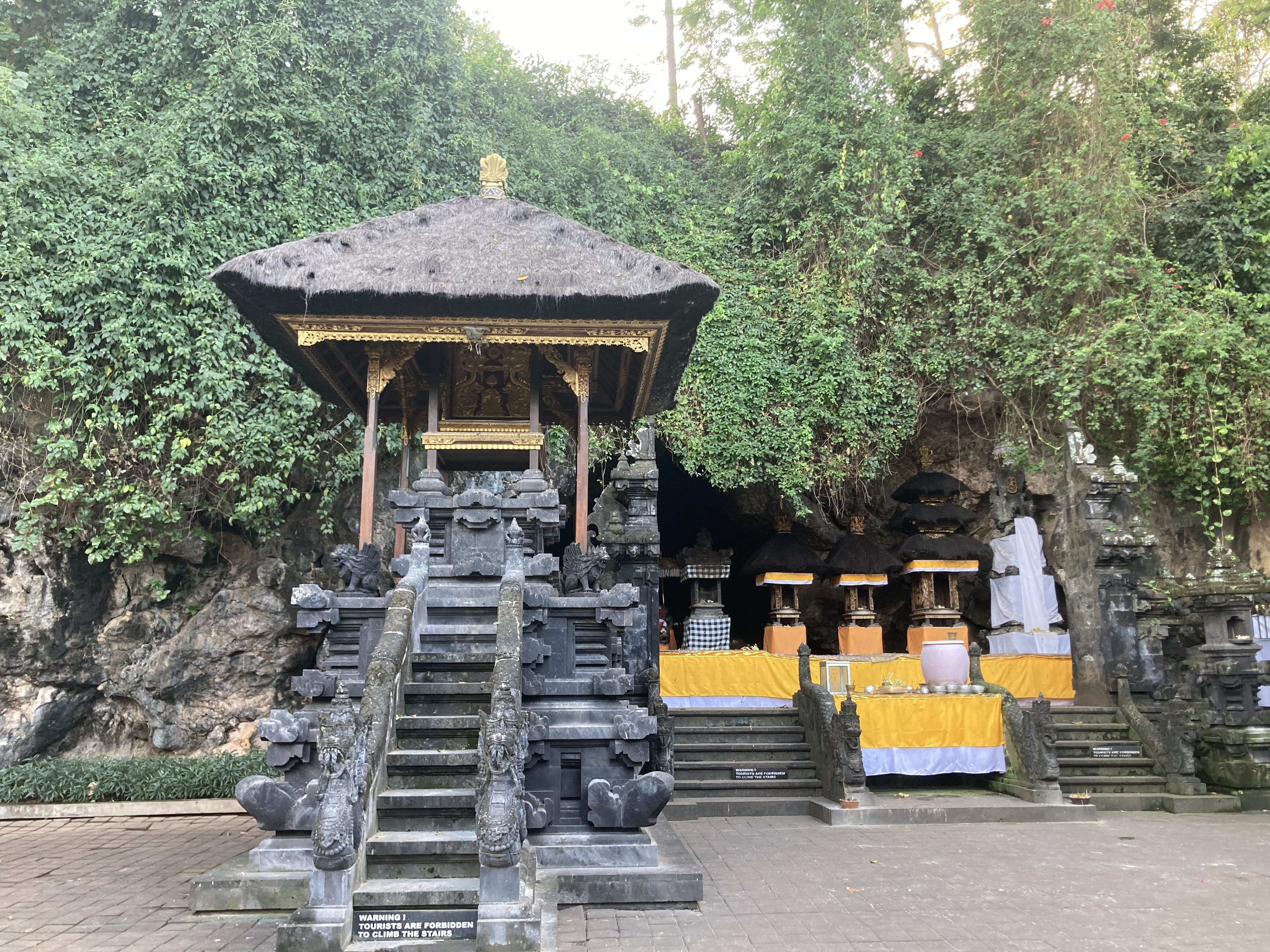 Goa Lawah